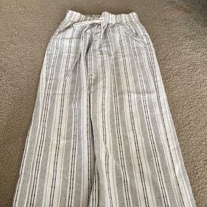 White and grey wide leg pants for summer